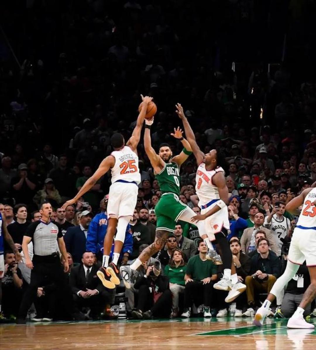 爱游戏中国-纽约尼克斯发布备战花絮,加时末段强势反弹,NBA季后赛任务艰巨,球探报告显示潜力的简单介绍