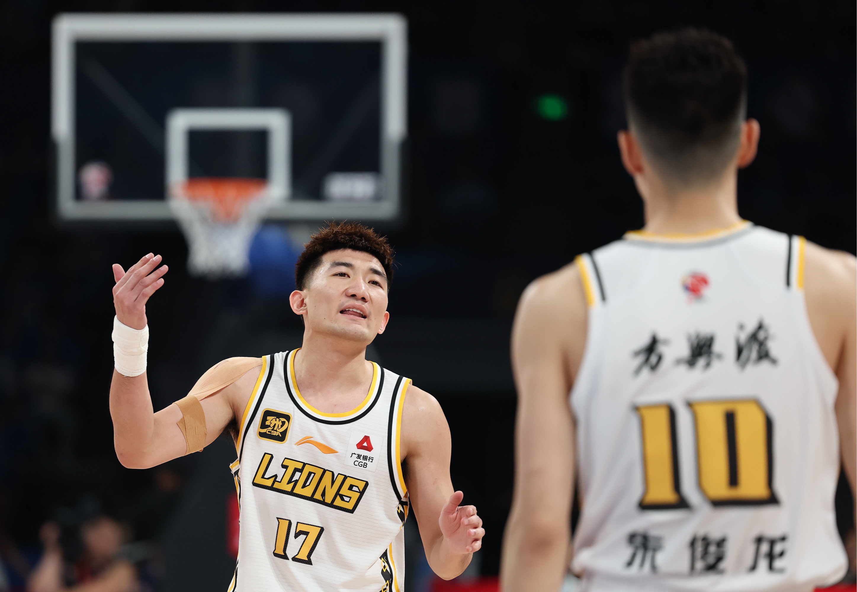 ayx-包含NBA总决赛倒计时,辽宁本钢赛前调整名单,细节引发关注,赛场秩序良好,细节决定成败的词条