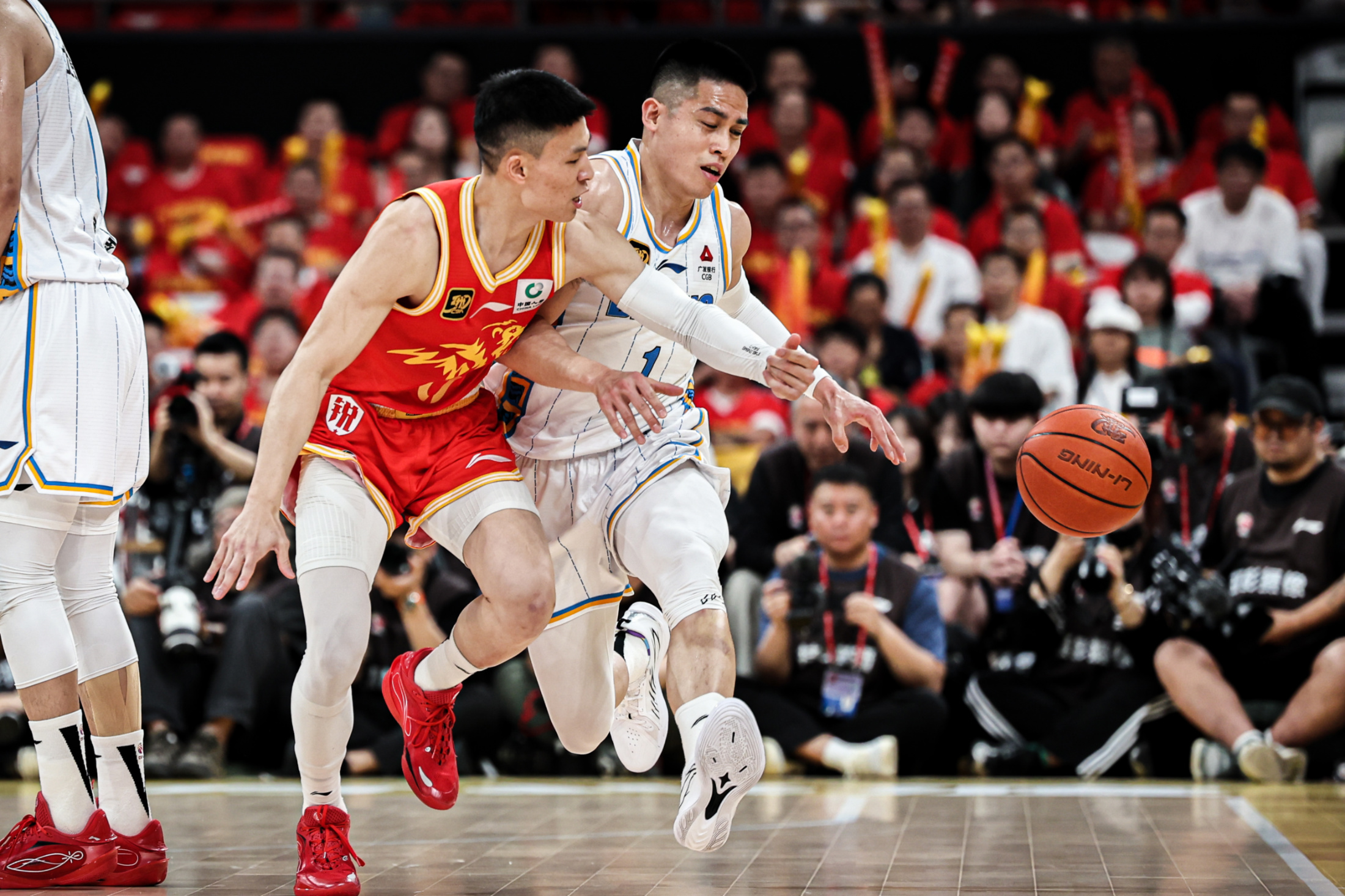 加时末段广东宏远豪取连胜：CBA常规赛节点到来；赛场秩序良好；年轻球员得到机会的简单介绍